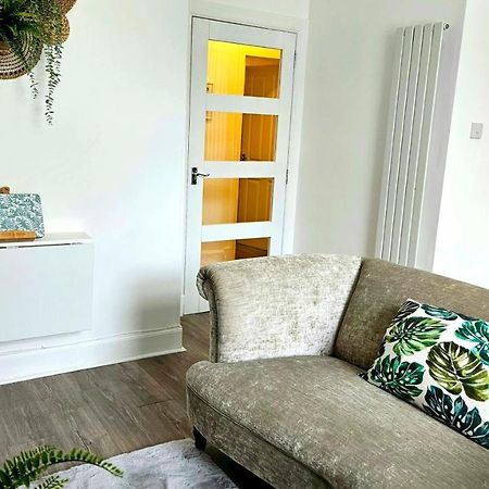 Darvel The Ferns - Shared Garden Apartment With Parking מראה חיצוני תמונה