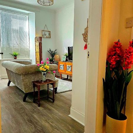 Darvel The Ferns - Shared Garden Apartment With Parking מראה חיצוני תמונה