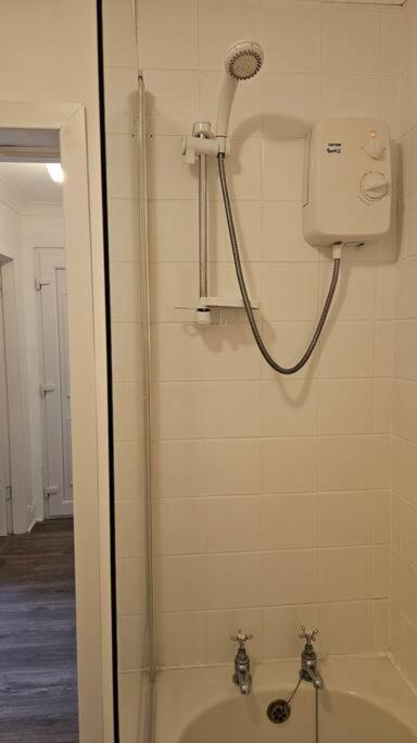 Darvel The Ferns - Shared Garden Apartment With Parking מראה חיצוני תמונה