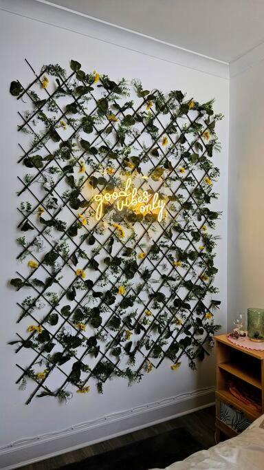 Darvel The Ferns - Shared Garden Apartment With Parking מראה חיצוני תמונה