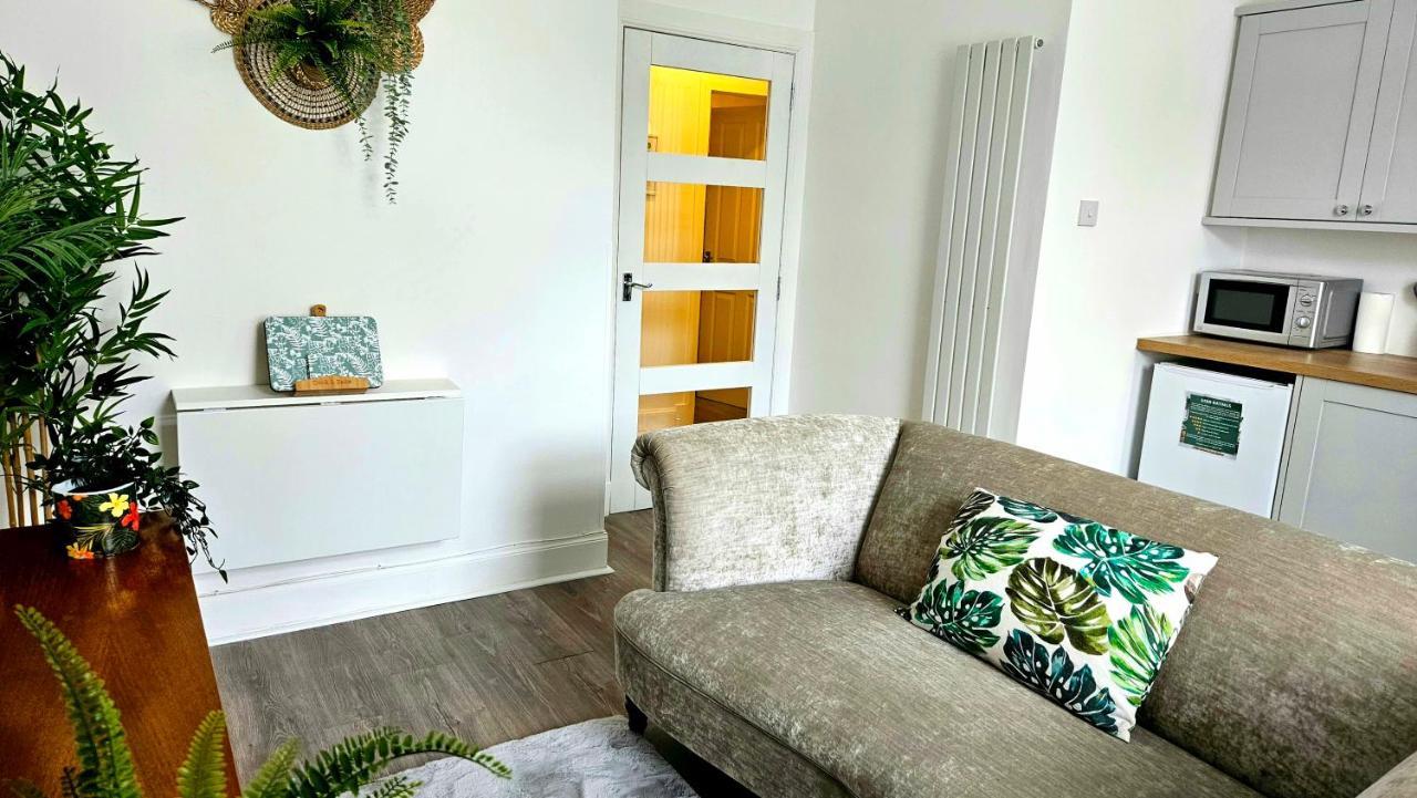 Darvel The Ferns - Shared Garden Apartment With Parking מראה חיצוני תמונה