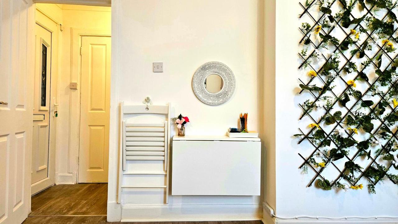 Darvel The Ferns - Shared Garden Apartment With Parking מראה חיצוני תמונה