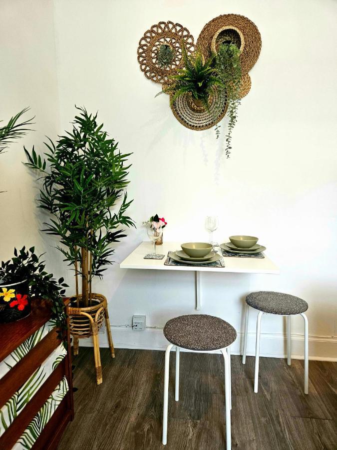 Darvel The Ferns - Shared Garden Apartment With Parking מראה חיצוני תמונה