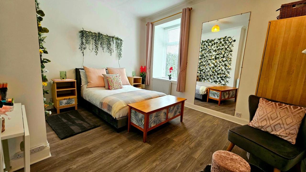 Darvel The Ferns - Shared Garden Apartment With Parking מראה חיצוני תמונה
