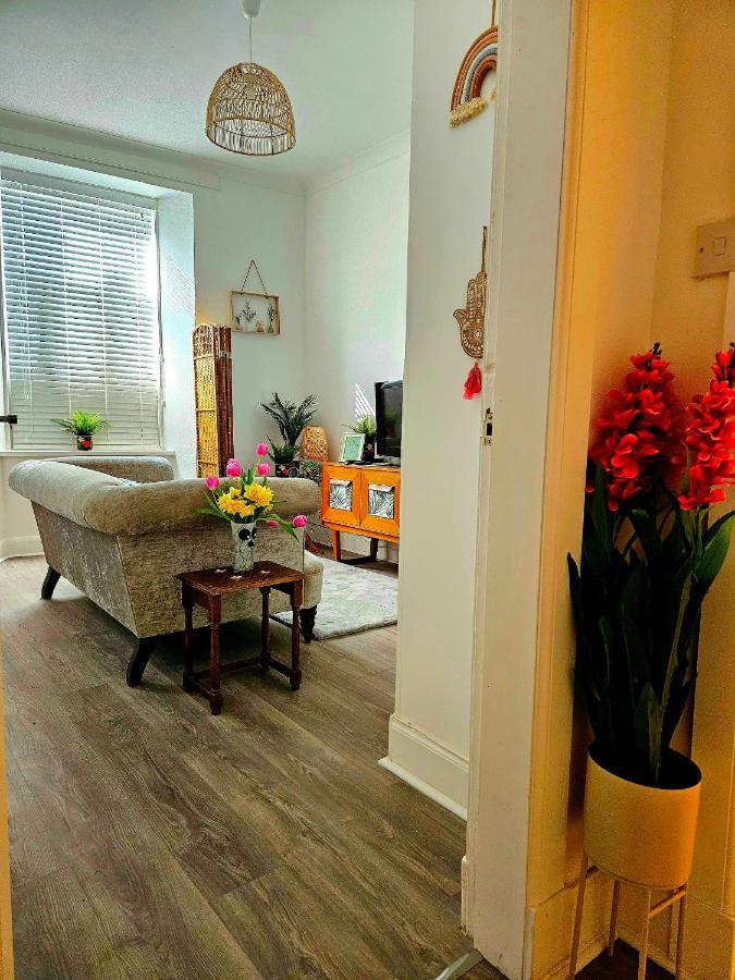 Darvel The Ferns - Shared Garden Apartment With Parking מראה חיצוני תמונה